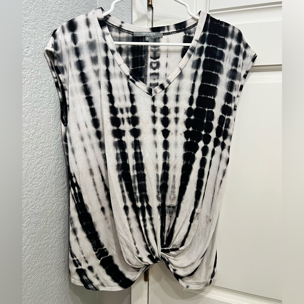 Coin 1804 Tie-Dye Women's V-Neck Top